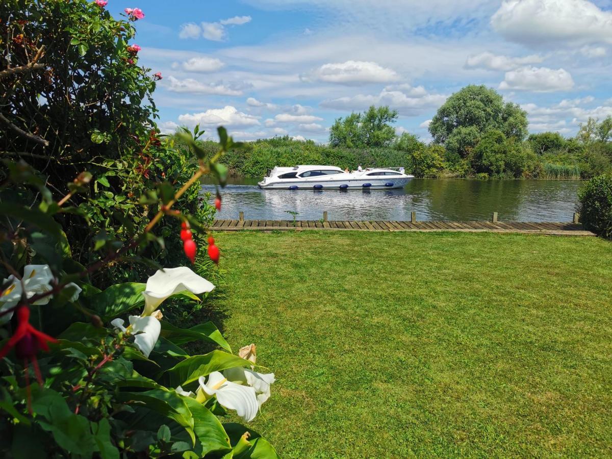 River View - Norfolk Broads Brundall エクステリア 写真