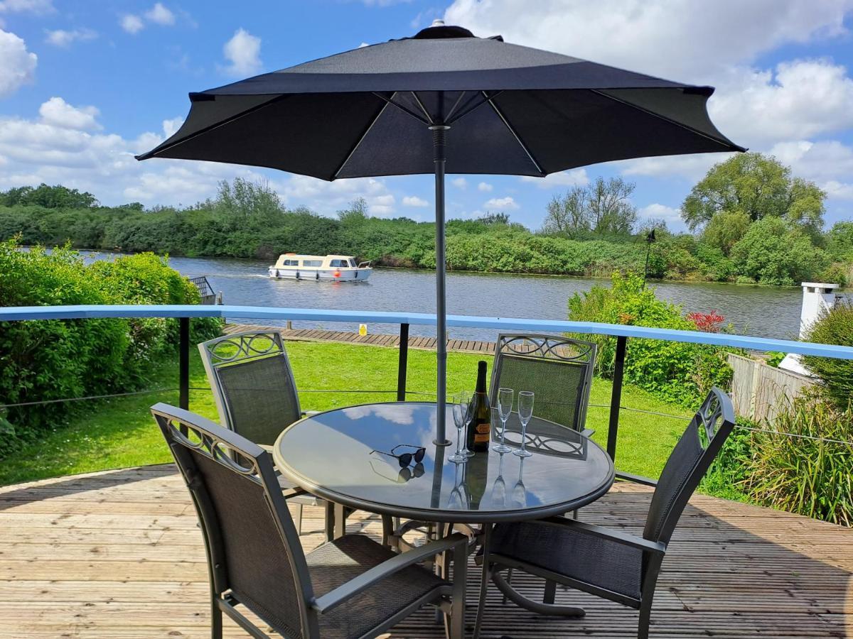 River View - Norfolk Broads Brundall エクステリア 写真