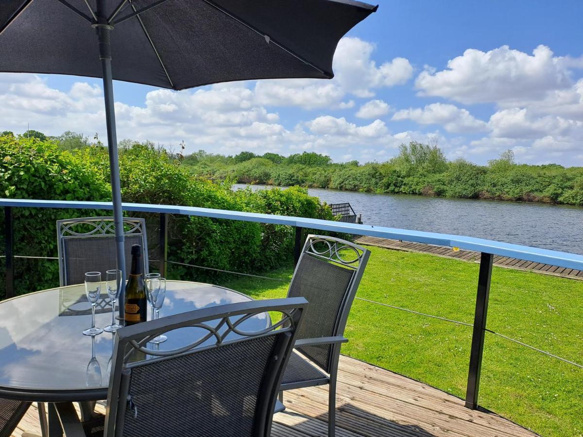 River View - Norfolk Broads Brundall エクステリア 写真